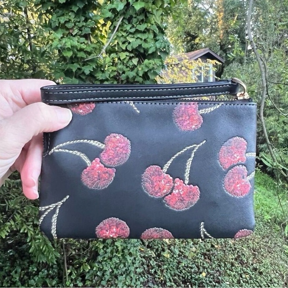 COACH Corner Zip Wristlet With Sequin Cherry Print CDF05 NWT AUTHENTIC - Picture 3 of 7